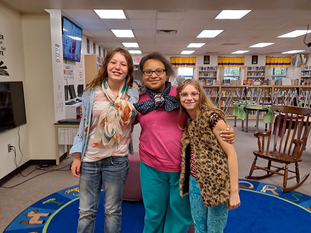3 girls smiling