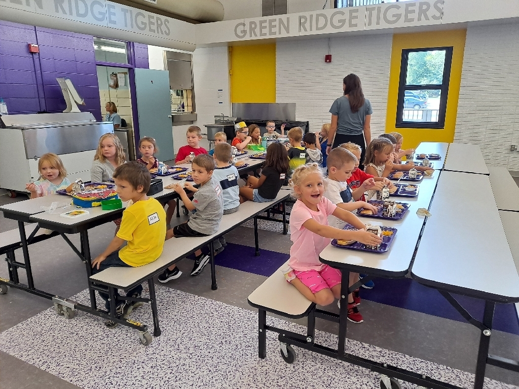 kindergarten lunch